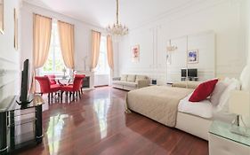 Music Academy Suite Cafe Vian Apartman Kft